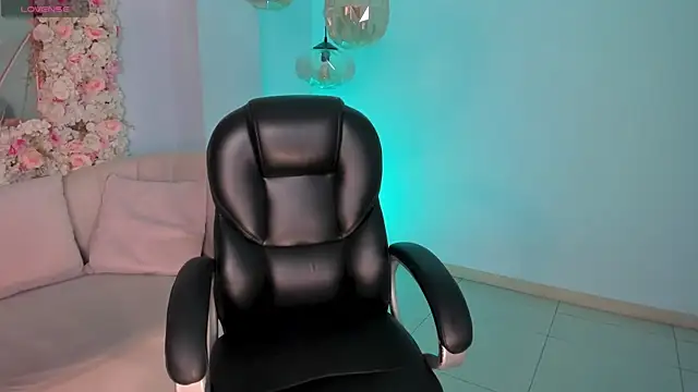 MileyCruz  online show from 11, 4, 2026