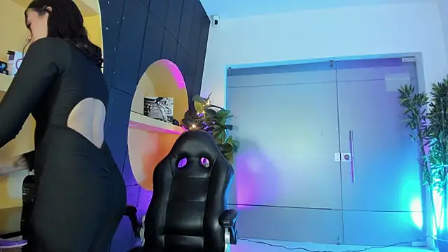 LucianaCarter online show from 9, 2, 2025