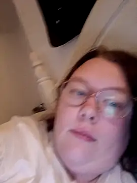 Sexycurvyemilyy online show from 27, 11, 2025