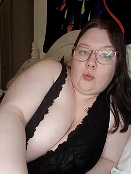 Sexycurvyemilyy online show from 18, 4, 2026