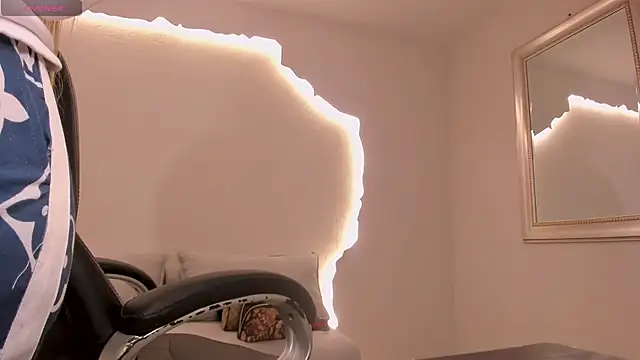 SophiePalmer online show from 8, 6, 2026