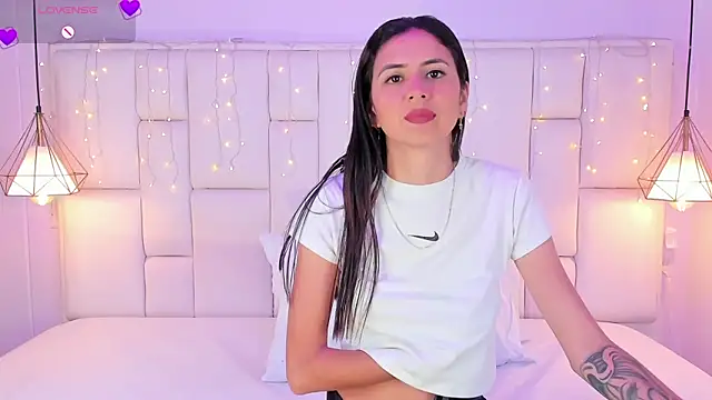 Snapshot of SarahSophia_ chatting on 20, 1, 2025 SarahSophia online show from 20, 1, 2025