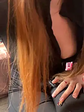 LaPetitechienne1 online show from 25, 2, 2026