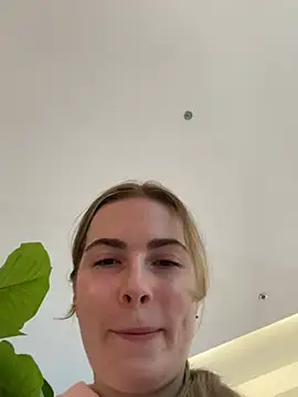 KissMissAngela online show from 11, 3, 2025