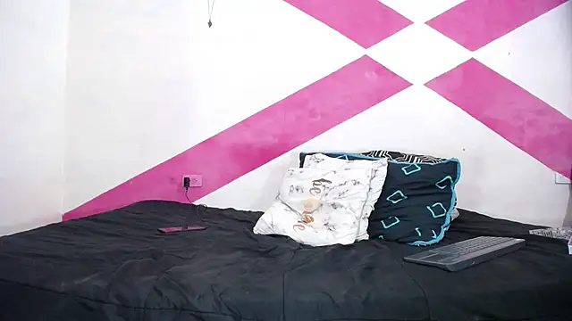 MIA luxce29 online show from 8, 1, 2025