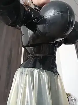 LatexDevil Blondie online show from 10, 6, 2026