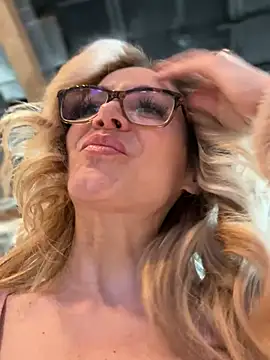 Snapshot of MessyNastyQueen chatting on 27, 12, 2024 MessyNastyQueen online show from 27, 12, 2024