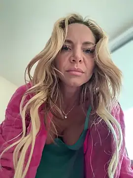 Snapshot of MessyNastyQueen chatting on 23, 2, 2025 MessyNastyQueen online show from 23, 2, 2025