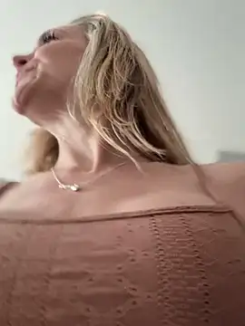 Snapshot of MessyNastyQueen chatting on 14, 3, 2025 MessyNastyQueen online show from 14, 3, 2025