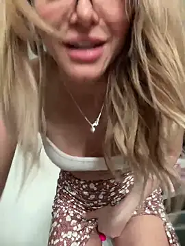 Snapshot of MessyNastyQueen chatting on 22, 3, 2025 MessyNastyQueen online show from 22, 3, 2025