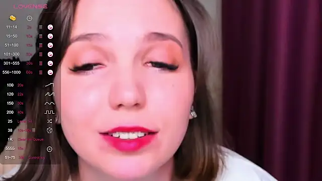 KindHazelHere  online show from 8, 3, 2025