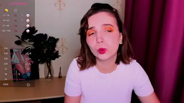 KindHazelHere  online show from 15, 9, 2025