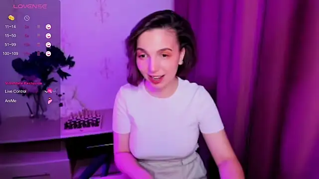 KindHazelHere  online show from 5, 12, 2025