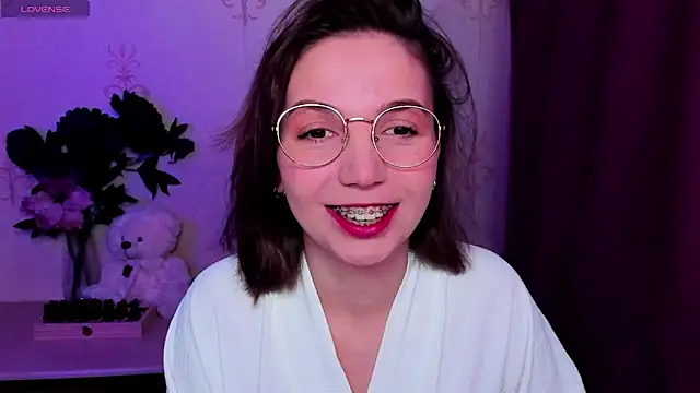 KindHazelHere  online show from 1, 3, 2026