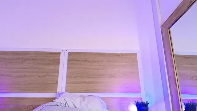  nickypurple  online show from 8, 7, 2026