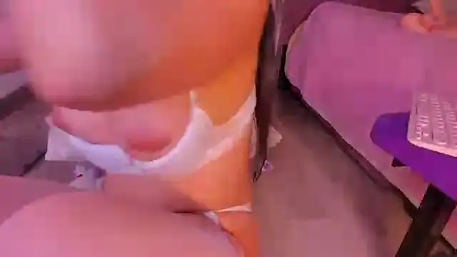 Snapshot of isa_red_hair chatting on 8, 2, 2025 isa red hair online show from 8, 2, 2025