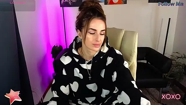 Snapshot of xx_adrihanna_xx chatting on 11, 3, 2025 xx adrihanna xx online show from 11, 3, 2025