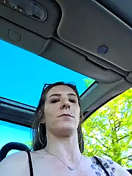 Snapshot of Ladykimberly_XOXO chatting on 8, 4, 2026 Ladykimberly XOXO online show from 8, 4, 2026