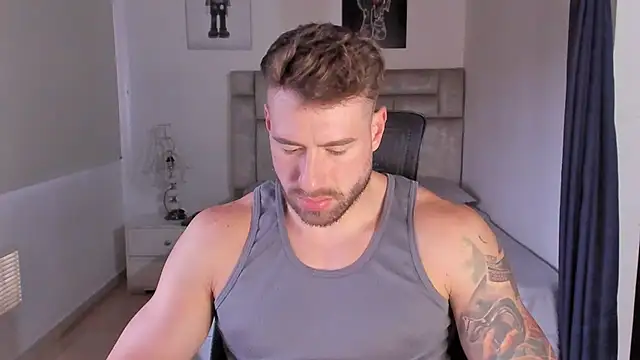 Snapshot of paul_rogerr chatting on 11, 9, 2025 paul rogerr online show from 11, 9, 2025