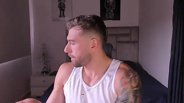 Snapshot of paul_rogerr chatting on 19, 10, 2025 paul rogerr online show from 19, 10, 2025