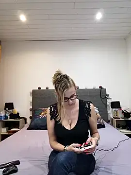 Snapshot of Madame_Callie chatting on 30, 6, 2026 Madame Callie online show from 30, 6, 2026