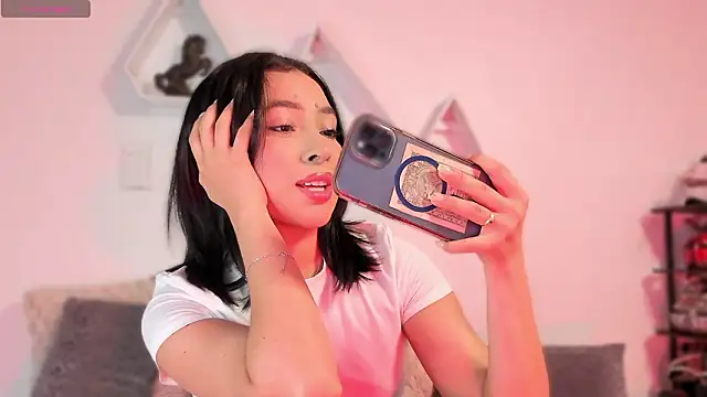 Snapshot of valerycolins chatting on 27, 2, 2026 valerycolins online show from 27, 2, 2026