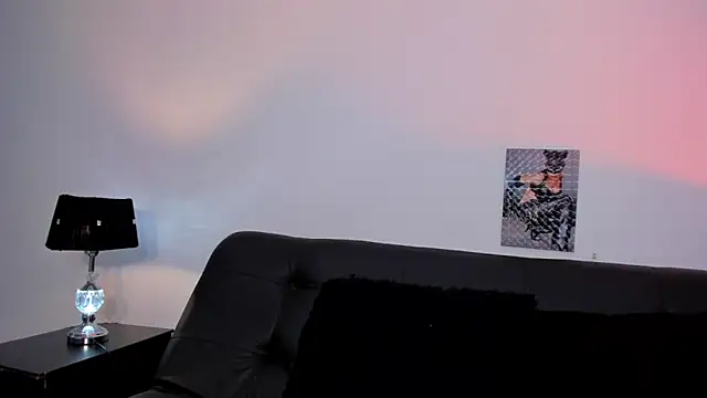 Snapshot of xhenisa_ chatting on 1, 2, 2025 xhenisa online show from 1, 2, 2025