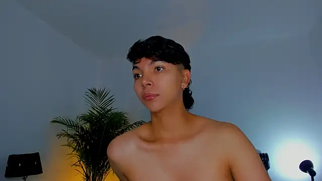 Snapshot of xhenisa_ chatting on 25, 9, 2025 xhenisa online show from 25, 9, 2025