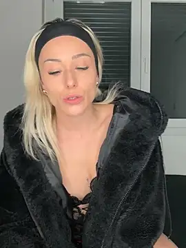 petrouchkaaa  online show from 2, 2, 2025