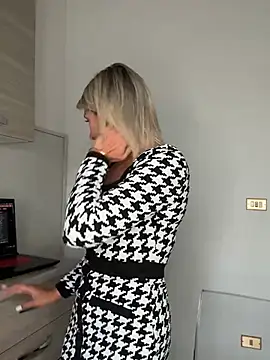 Snapshot of petrouchkaaa_ chatting on 15, 5, 2026 petrouchkaaa online show from 15, 5, 2026