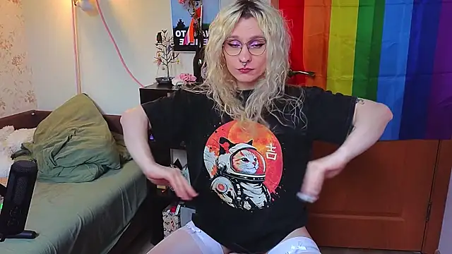 Lori Myaf online show from 7, 7, 2026