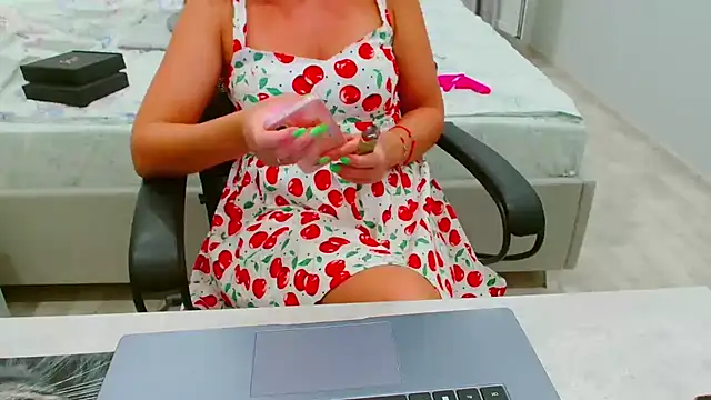EveLove33 online show from 23, 7, 2026