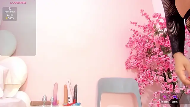 Letizia West  online show from 19, 1, 2025