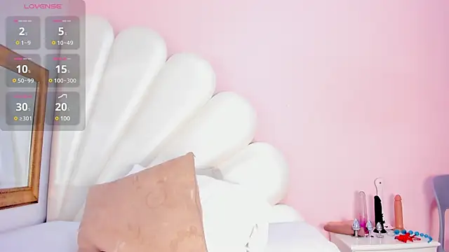 Letizia West  online show from 25, 2, 2025