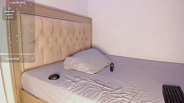 Letizia West  online show from 8, 10, 2025