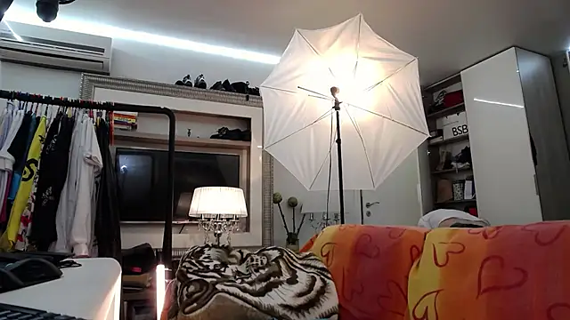 ILoveToFeelU online show from 9, 10, 2025