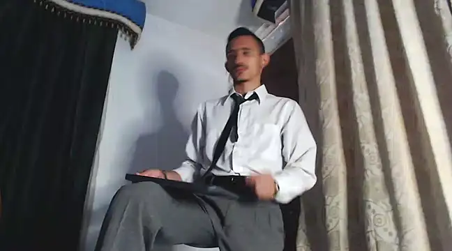 Snapshot of HomeAloneK chatting on 5, 2, 2025 HomeAloneK online show from 5, 2, 2025