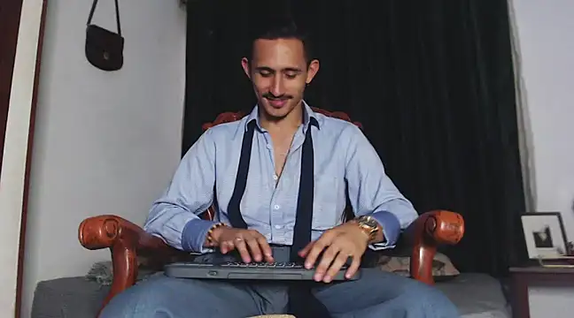 Snapshot of HomeAloneK chatting on 10, 2, 2025 HomeAloneK online show from 10, 2, 2025