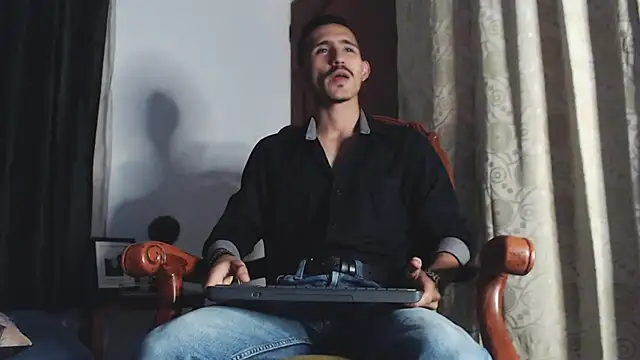 Snapshot of HomeAloneK chatting on 3, 3, 2025 HomeAloneK online show from 3, 3, 2025