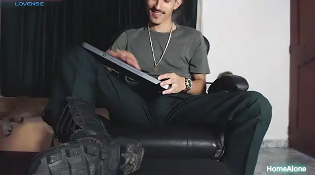 Snapshot of HomeAloneK chatting on 20, 3, 2025 HomeAloneK online show from 20, 3, 2025