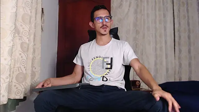 Snapshot of HomeAloneK chatting on 28, 9, 2025 HomeAloneK online show from 28, 9, 2025