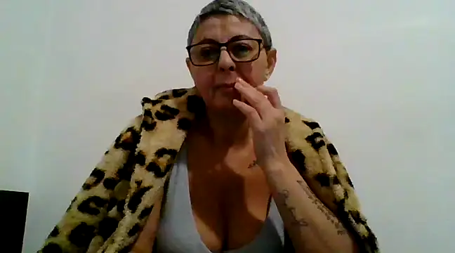 roseblak42 online show from 15, 2, 2025