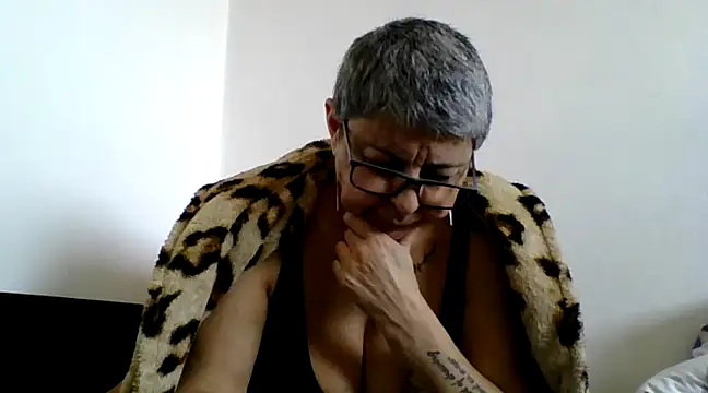 roseblak42 online show from 7, 3, 2025