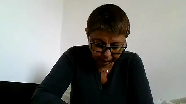 roseblak42 online show from 1, 10, 2025