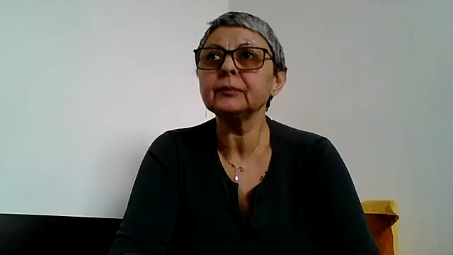 roseblak42 online show from 15, 1, 2026