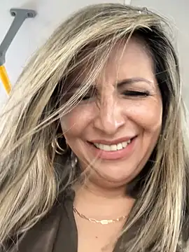  Abril-Office1 online show from 20, 12, 2024