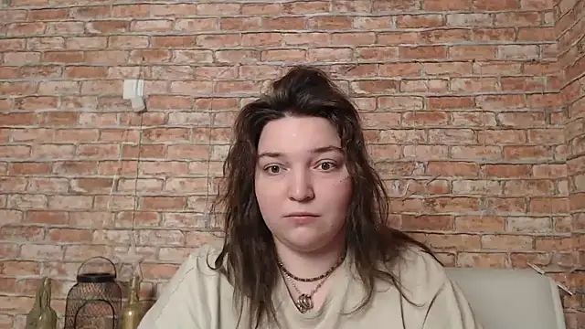 Amelia Kiss  online show from 3, 2, 2025