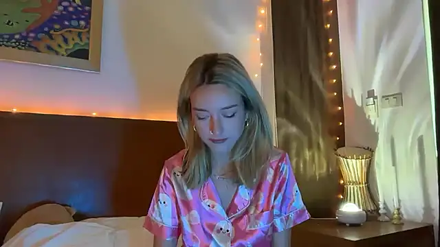 SirenaBelle online show from 4, 11, 2025