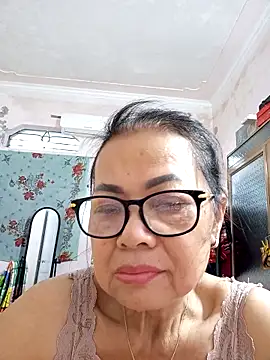 Snapshot of Hotestlove chatting on 2, 10, 2025 Hotestlove online show from 2, 10, 2025