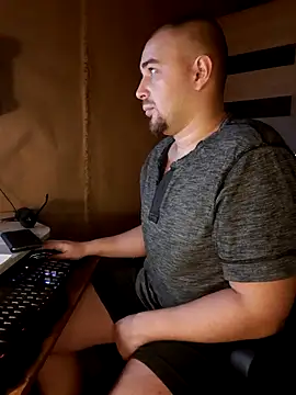 Foxyshaved online show from 28, 1, 2025